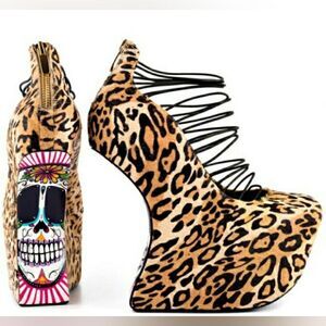 Taylor says Leopard heeless wedges